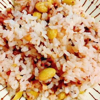 雑穀米と枝豆で食感UP‼ダシの香りの炊き込みご飯